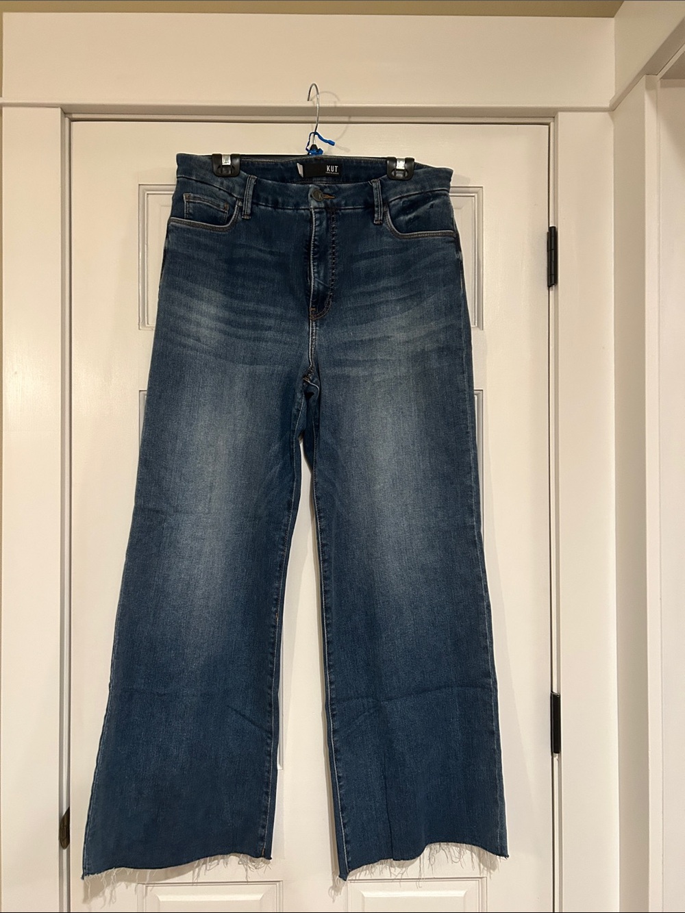 Kut from the Kloth Wide Leg Jeans in Medium Blue Wash
